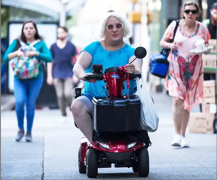 Yaniv drops two complaints against beauty salons