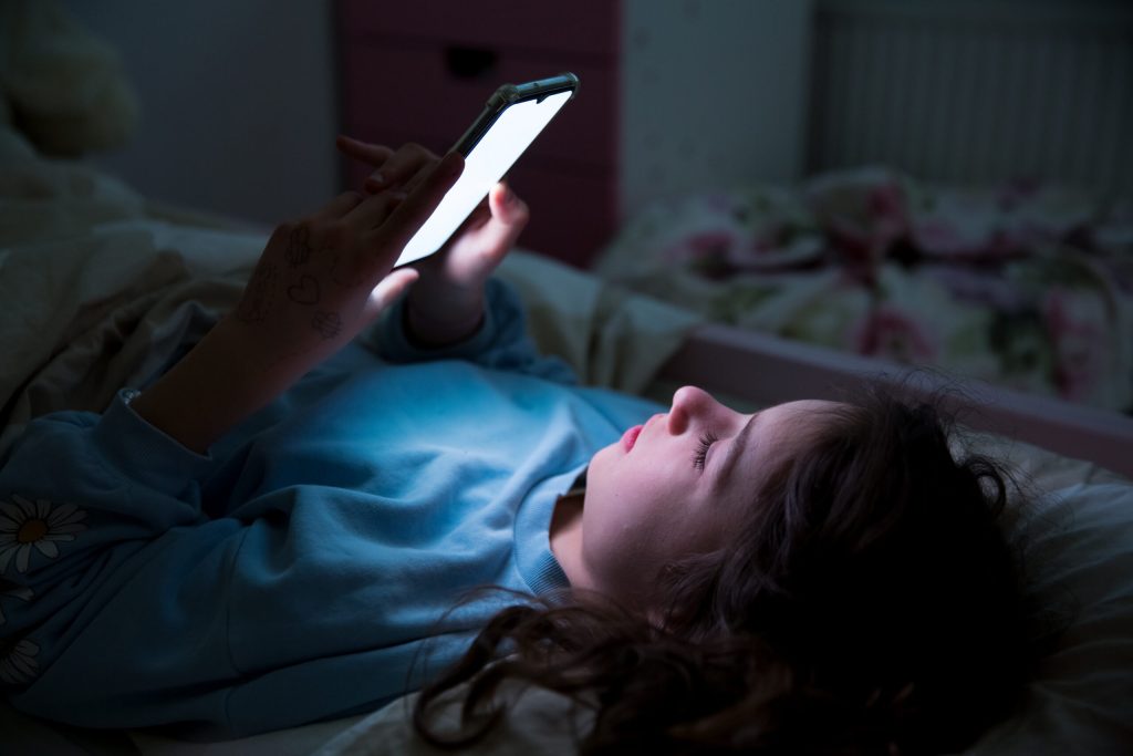 Children online (Courtesy of Suzi Media)