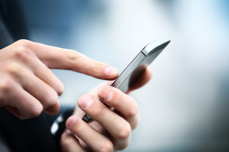 Mobile device (Courtesy of Photo Star)