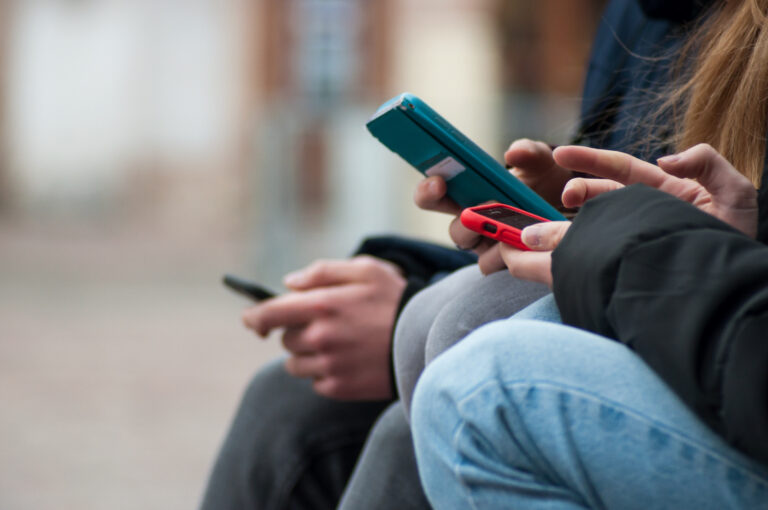 Youth and social media (Courtesy of pixarno)