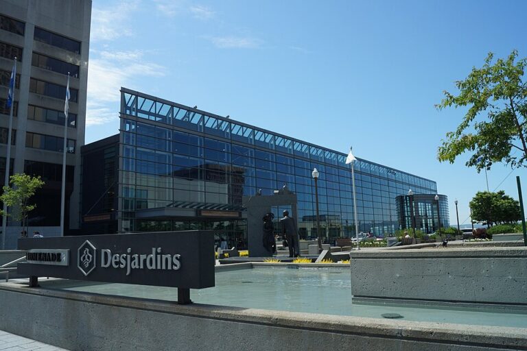 Quebec City Convention Centre (Courtesy of Wikimedia Commons)